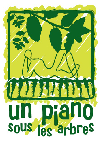 Un piano sous les arbres 